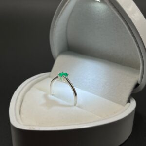 Anillo Solitario Esmeralda Esencial