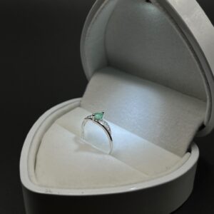 Anillo Silueta Esmeralda Imperial