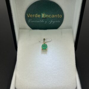 Dije Solitario Esmeralda Radiante en Oro 18k