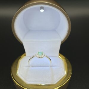 anillo con esmeralda