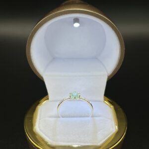 anillo con esmeralda