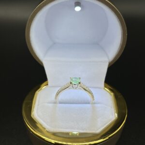 anillo esmeralda