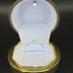 anillo con esmeralda