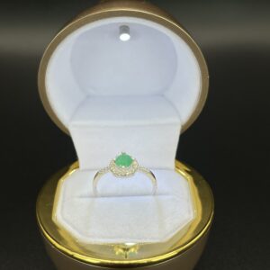 anillo con esmeralda