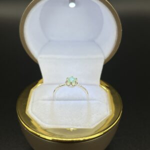 anillo con esmeralda