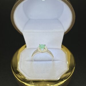 anillo con esmeralda