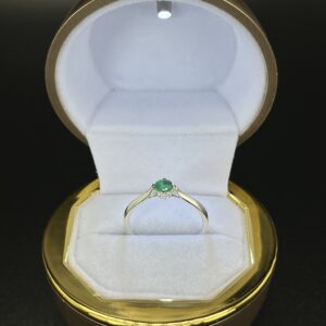 anillo con esmeralda