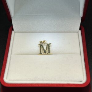 dije letra M oro 18k